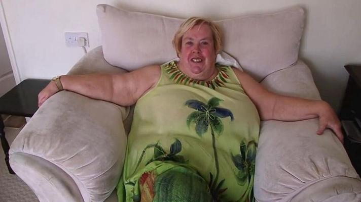 ペニーおいしいパグの醜い脂肪の SSBBW 汗まみれラードの浴槽