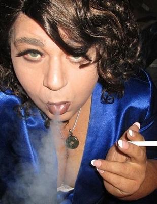 BBW Sissy fumando fotos