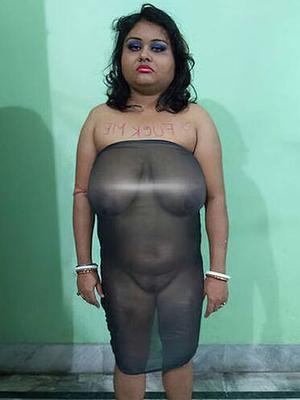 インド人巨乳売春婦妻ルパリがハードファック露出流出写真