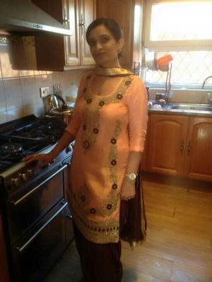 Sardarni milf mãe