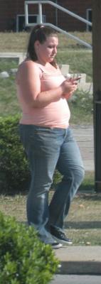 Pequeña y linda zorra callejera BBW con barriga y sin culo...interesante