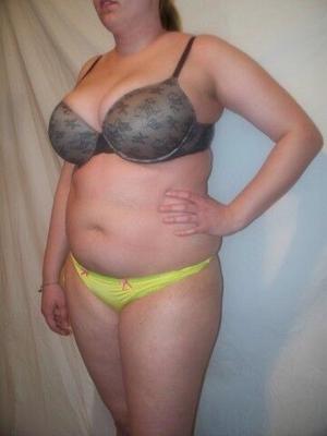 Amador BBW ficar nu e oleado para sessão de fotos