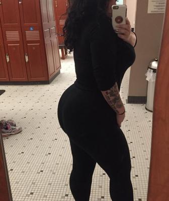Mollige PAWG mit riesigem Hintern