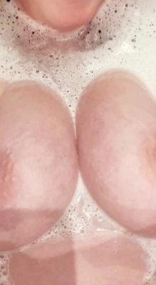Gros seins gros tétons
