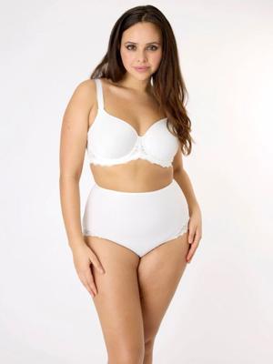 Modelo de lingerie sexy e inocente