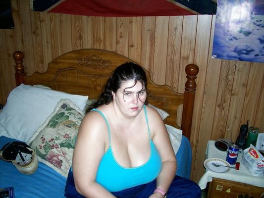 BBW Country vagabunda mostra corpo gordo dentro de seu trailer