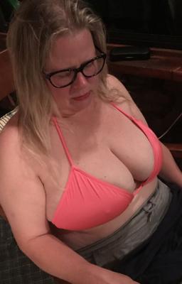nerd en bikini