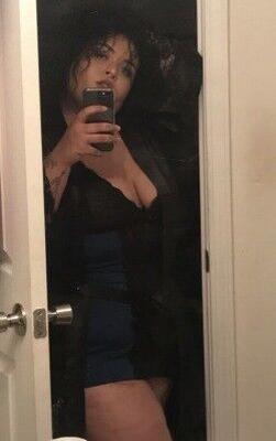 garota peituda sexy com peitos bonitos