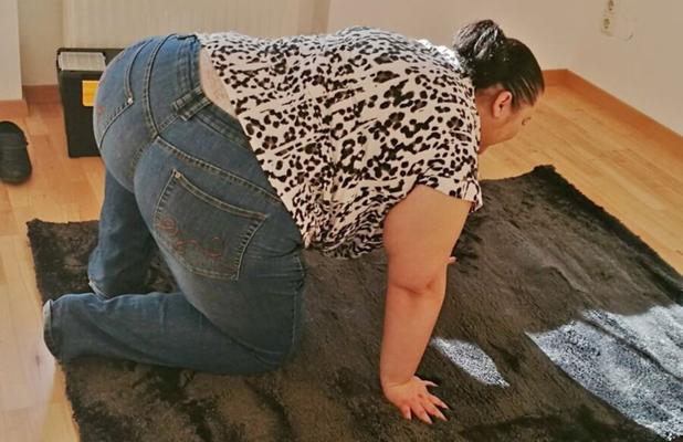 汚い太った豚妻が毎日露出