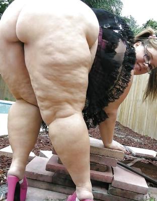 Mulheres grandes e bonitas usando óculos