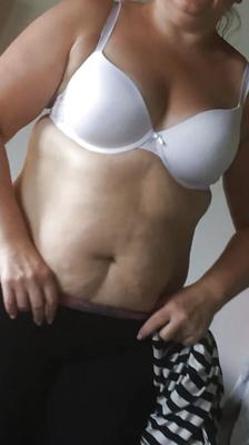 Sexy de cueca, se exibindo para os mais velhos