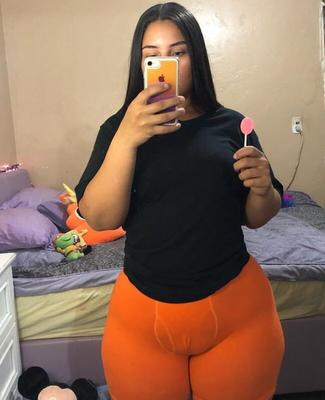 Latina cheia de curvas e gordinha