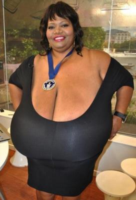 Norma Stitz - Alte Niggerschlampe mit monströsen Natureutern