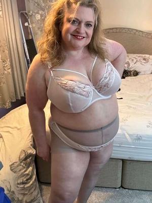 QUENTE BBW GILF