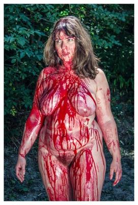 Cecile com sangue