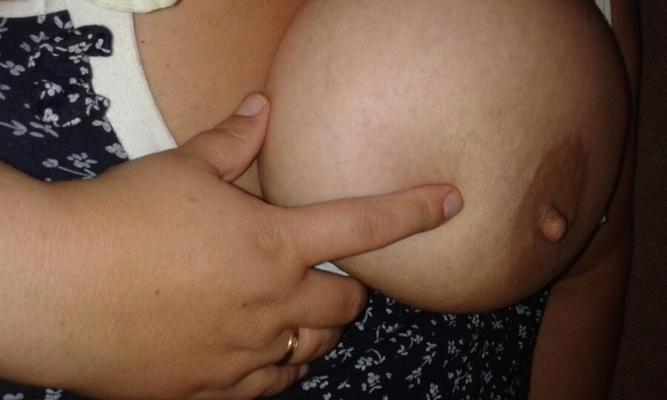 大きな自然のおっぱい 大きな乳輪 素敵な乳首 ぽっちゃり 成熟した