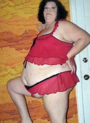 SSBBWキムの裸の太ったお腹の小さなおっぱい