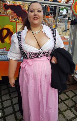 BBW Puta Melanie Wagner Em Dirndl