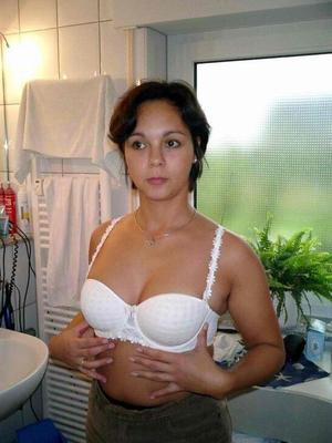 セクシーなブラジャーとパンティを着た美しい女性たち III