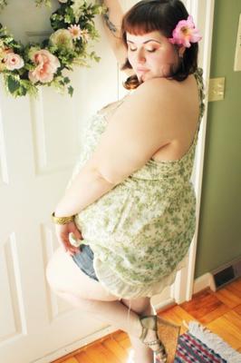 細い腹を持つゴージャスなSSBBW