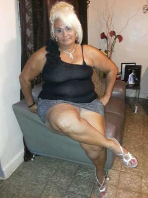 D'autres photos de cette vieille coquine ?
