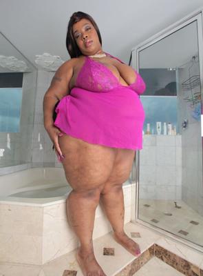 SSBBW toma un baño