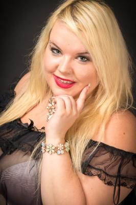 Sexy mollige Frauen (Blondine in Dessous BBW)