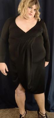 Um novo vestido e aventuras anais para a maricas Jaime
