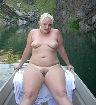BBWs posando nuas ao ar livre
