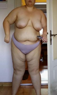 BBW Slut Meli montre ses gros mamelles