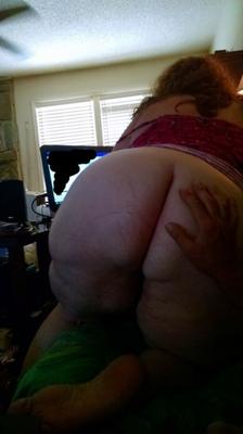 Mulher BBW brincando e chupando