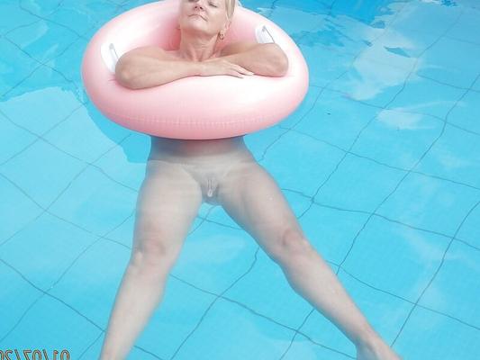 Maduro BBW NA PISCINA