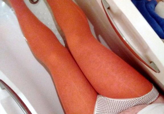 Eu no banho de meia-calça e calcinha