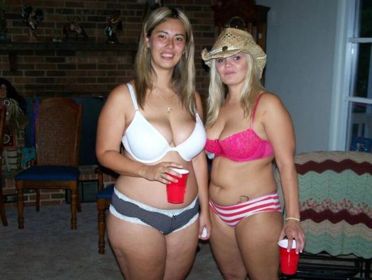 Essas garotas grossas do interior são amigas íntimas