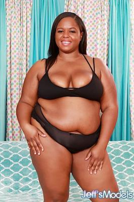 Ébano BBW Olivia Leigh recebe seu rabo perfurado