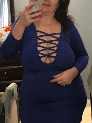 Mamie Debbie montre ses gros seins