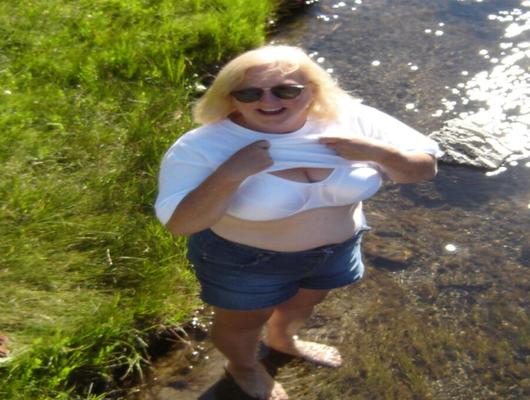 Ela viajou do Tennessee para Montana para ser fodida.