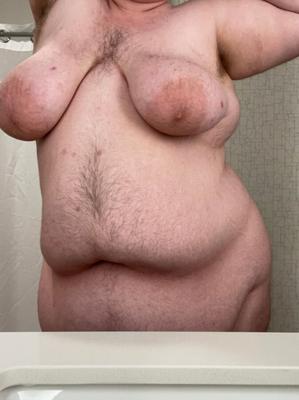 Fat FTM com seios peludos e barriga Minuto