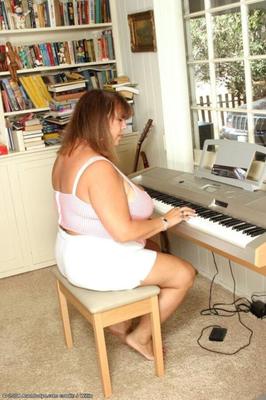 Big tit BBW MILF Candida