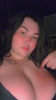 BRi!a@NN@ N junge BBW mit RIESIGEN TITTEN PHAT AZZ