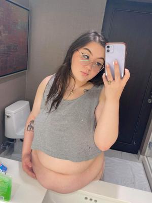 Hermosa Joven Obesa Con Vientre Disquete