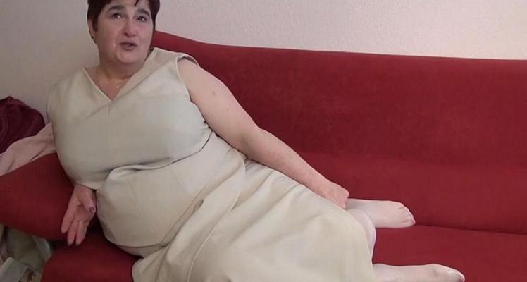 BBW PRUDENCIA VIEJA PERRA GORDA FEA JUEGA CON ELLA MISMA
