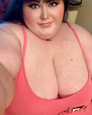 「bigcutie.steph」大きくて幅広で太いお尻を持つセクシーな SSBBW。