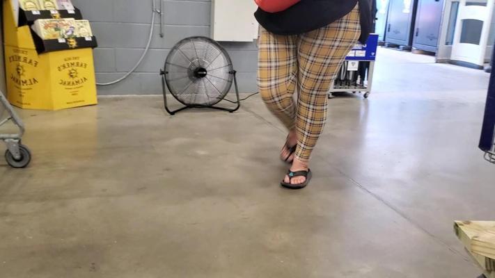 忍び寄るローズのホットなファック可能な女性が見つかりました。
