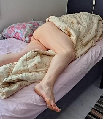 Задница и ноги моей жены-толстушки