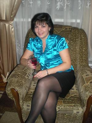 . Женщины полностью одетые. НЕТ НУ с толстыми ногами в нейлоне!