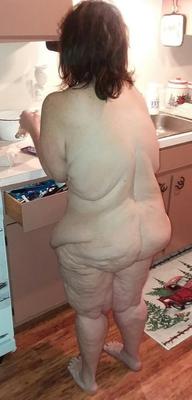ぽっちゃり系妻の突き出たお尻