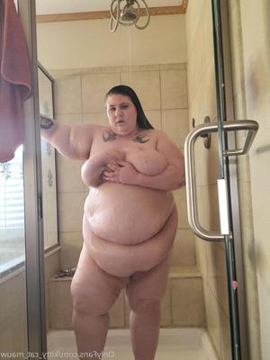 SSBBW キティキャット シャワー オブ ファット ロール