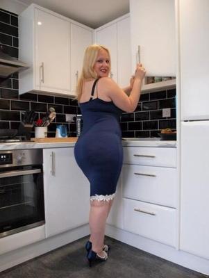 Sindy Bust British BBW Kitchen