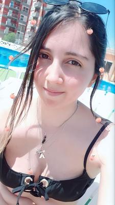 アナ・Bは、有名なweblutになりたい